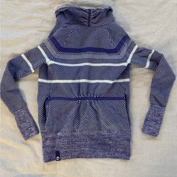 Ivivva EUC size 8/ feelin toasty Navy and Light Blue Striped Knit Sweater - Picture 12 of 12